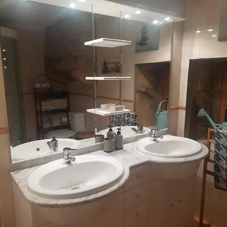 Benedita's House Capinha